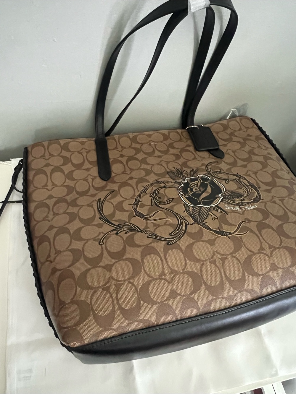 Coach Chelsea Champlain
Animation Tattoo Roses
Signature Large Tote - Picture 10 of 13